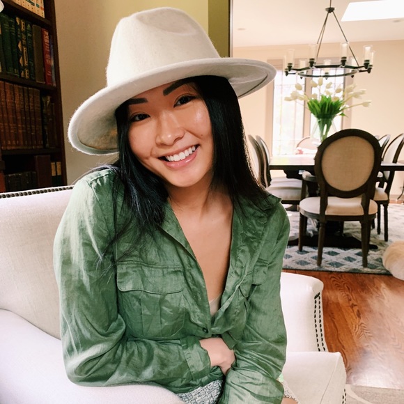 Meet your Posher, Isabella - Picture 1 of 1